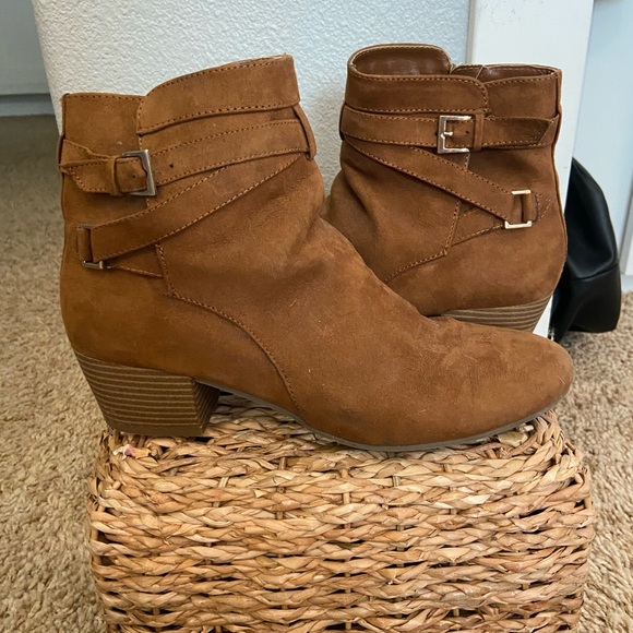 Kenneth Cole Reaction Brown Booties